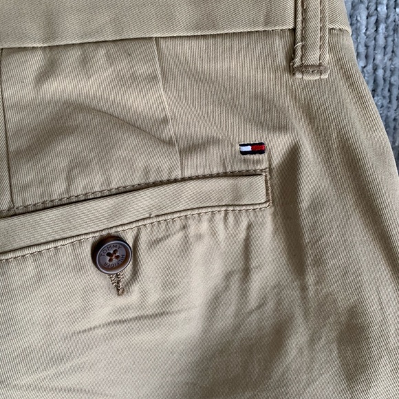 BNWOT Tommy Hilfiger Khaki tailored fit pants size 34/30 - Picture 4 of 6